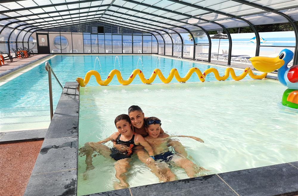 piscine couverte et chauffée du Camping des Pins 85
