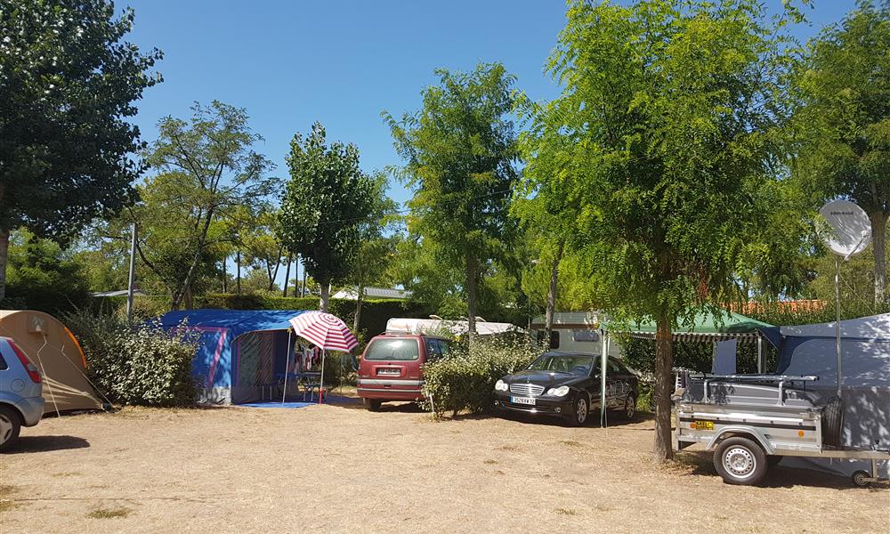 emplacement camping des pins